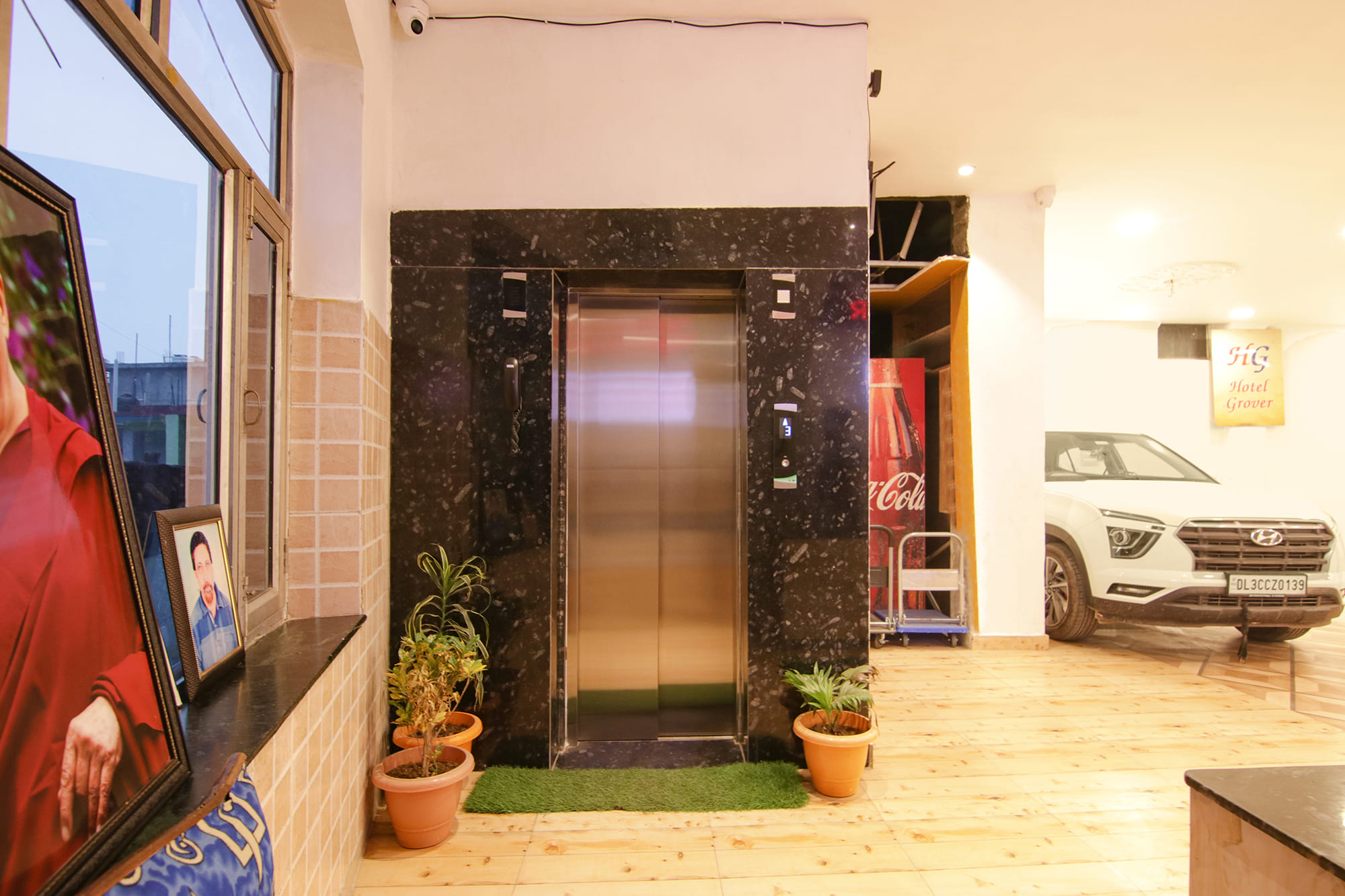 Hotel Lobby 05