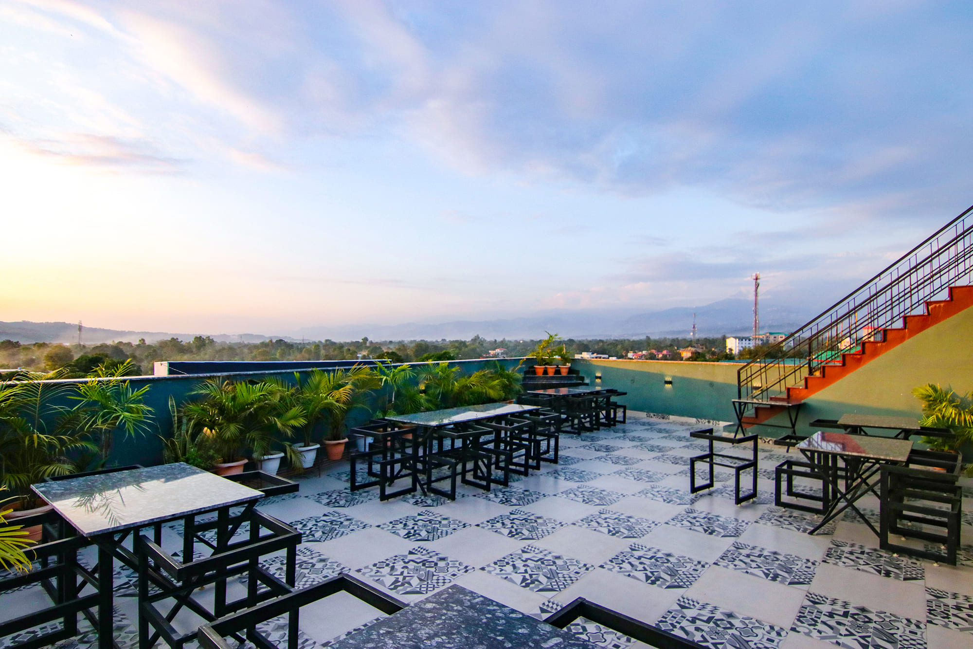 RESTAURANT BAR ROOFTOP