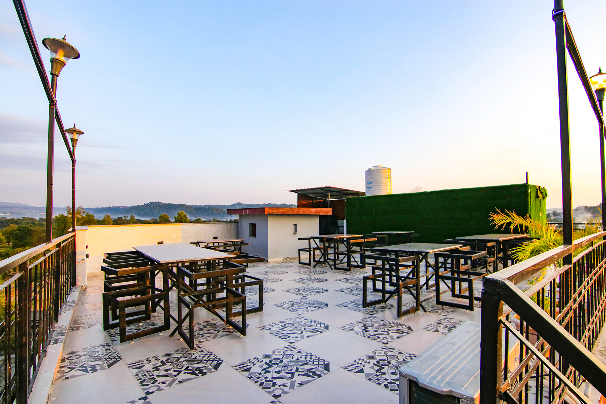 RESTAURANT BAR ROOFTOP