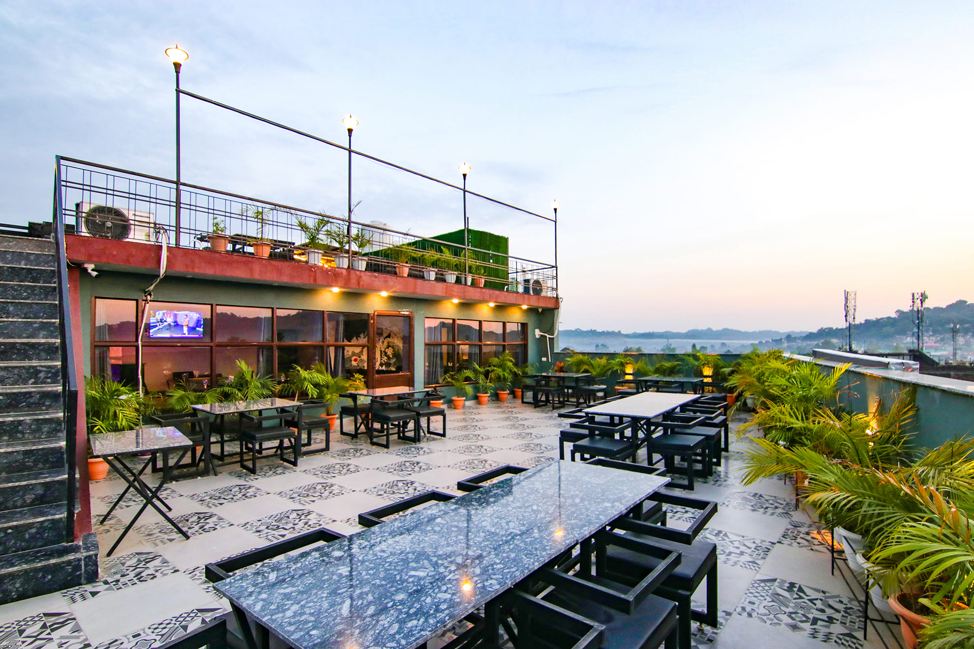 RESTAURANT BAR ROOFTOP